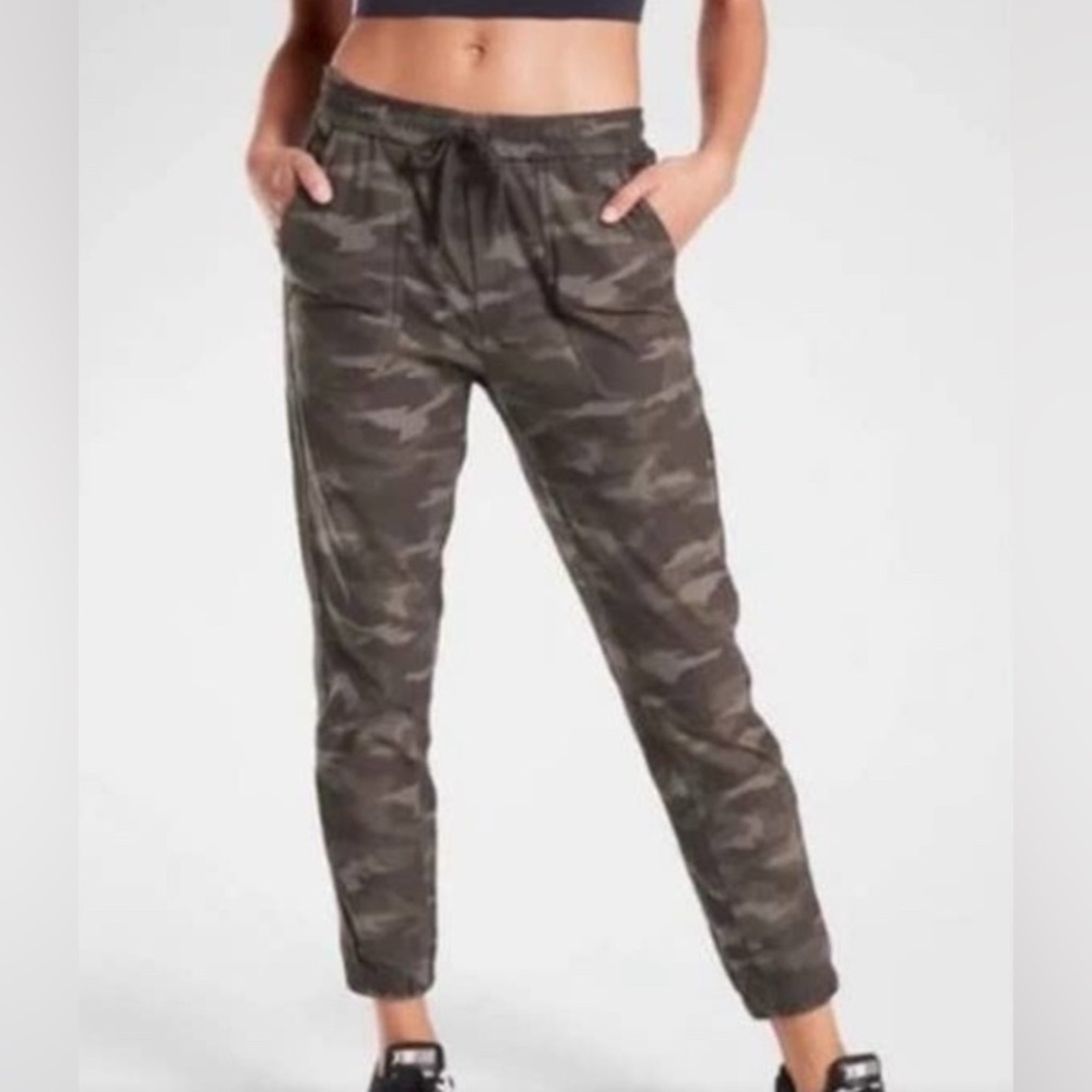 Athleta Camo Track Pants Size 10
